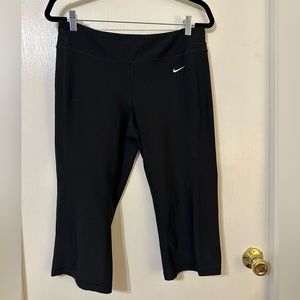 Nike cropped/bermuda length wide leg exercise pants. Size medium